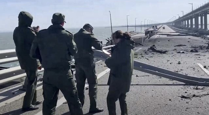 Al menos tres muertos en explosión del puente de Crimea