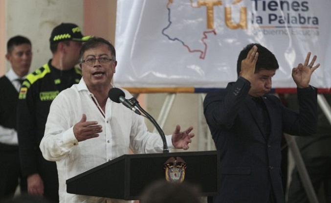 Petro manda cerrar trochas en la frontera con Venezuela para impulsar el comercio