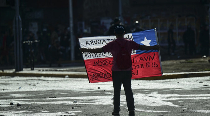 Saqueos y casi 200 detenidos tras noche de protestas en Chile