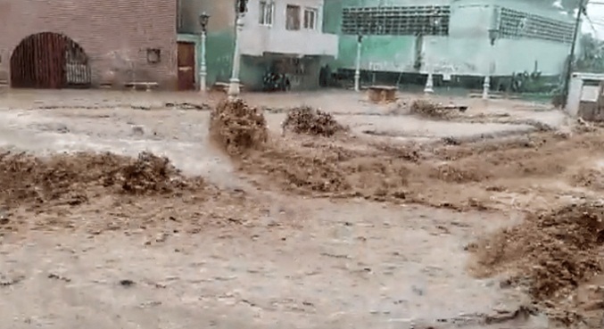 Reportan inundaciones en La Vega por fuertes lluvias (Videos)