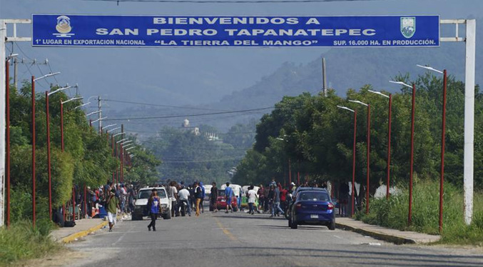 Miles de migrantes se acumulan en un pueblo del sur de México