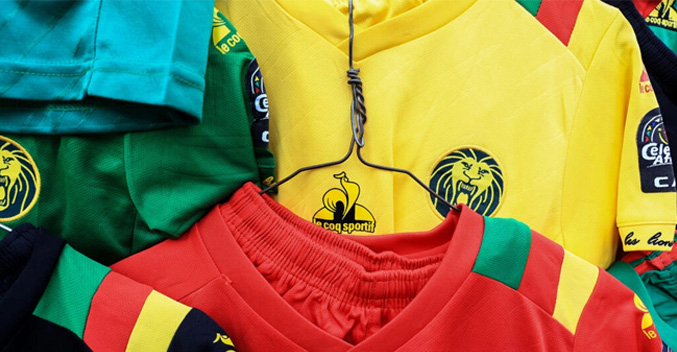 El cambio de marca en la camiseta de la selección de Camerún desespera a los comerciantes