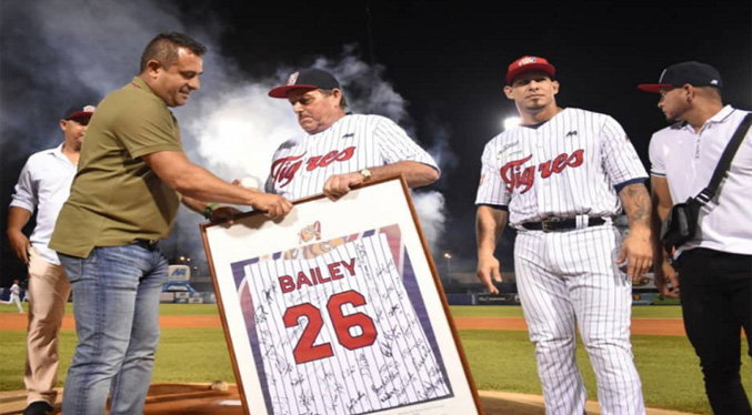 Buddy Bailey recibe homenaje de los Tigres de Aragua