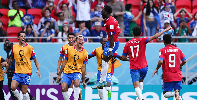 Costa Rica se niega a hacer las maletas y derrota a Japón 0-1