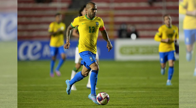 Brasil acude al Mundial con nueve atacantes y Dani Alves