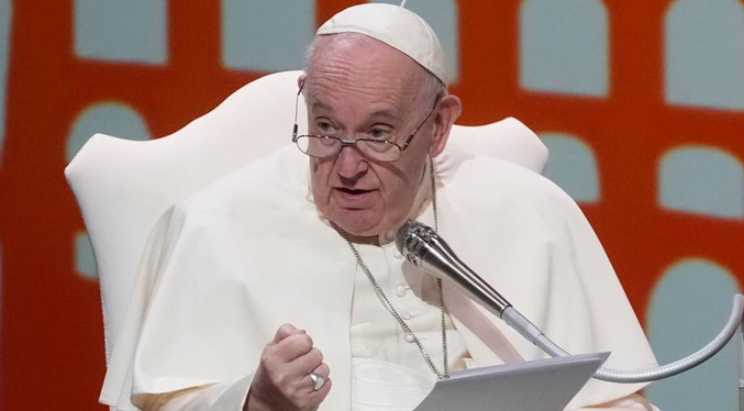 El Papa critica a los católicos que nunca alimentaron o vistieron a alguien