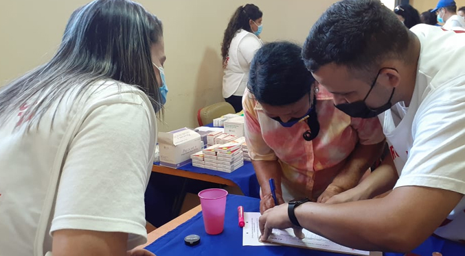 Fundación Casa del Abuelo con la Cruz Roja brindan jornada médica a Los Años Dorados