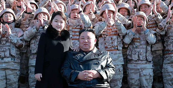 Kim Jong-un reaparece con su hija en fotos publicadas por Pionyang