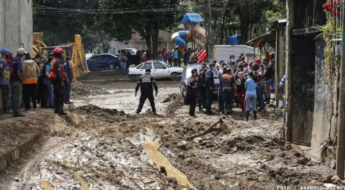 Rescatistas de Venezuela buscan tres personas desaparecidas por lluvias en Mérida