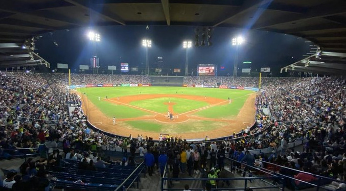 Leones fulmina al Magallanes en extrainnings