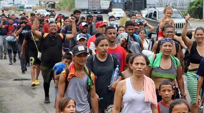 Migrantes planean caravana de dos mil personas en la frontera de México