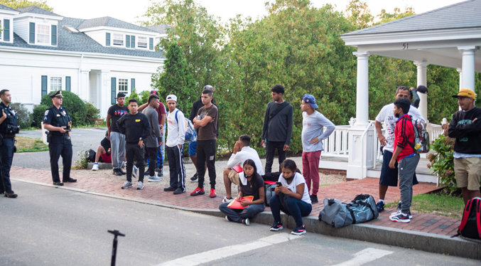 Desestiman demanda por los vuelos de migrantes venezolanos a Martha’s Vineyard