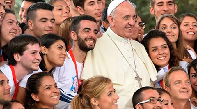 El Papa pide a los jóvenes a ocuparse de la paz no solo cuando se sientan amenazados
