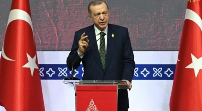Erdogan dice que considera una operación terrestre en Siria