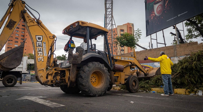 Por arrojar ramas y alimentos en estado de descomposición multan a tres vecinos de Raúl Leoni
