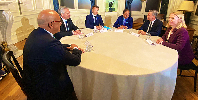 Inicia reunión entre Macron, Petro, Fernández, Rodríguez y Blyde