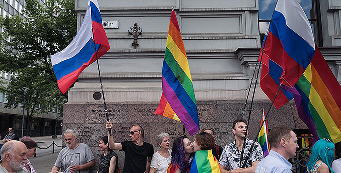 UE lamenta medidas de Rusia contra propaganda LGBTQ+