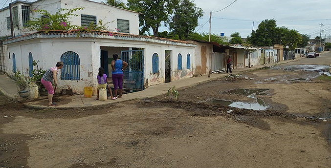 Vecinos de San José ruegan a las autoridades que solucionen los botes de agua de la calle 91 – A