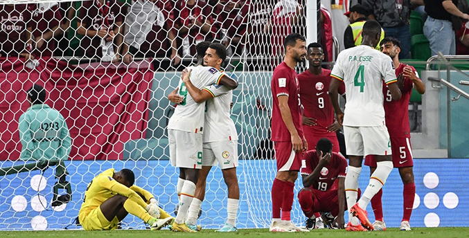 Senegal golea a los anfitriones 3-1 y los deja a la espera de un milagro
