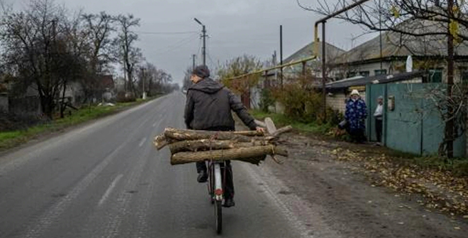 Ucranianos de pueblos liberados de la ocupación rusa se sienten «abandonados»