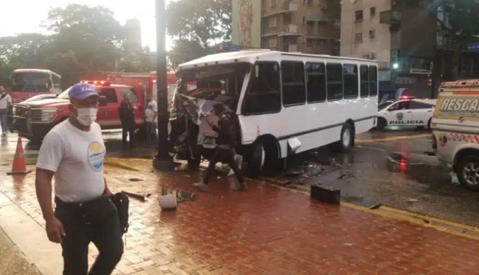 Accidente de tránsito en Plaza Altamira este jueves deja 15 heridos