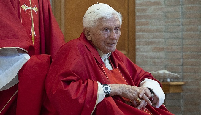 Benedicto XVI busca defenderse de demanda por presunto caso de pederastia