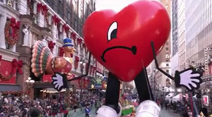 El corazón de Bad Bunny engalana el desfile del Día de Acción de Gracias de Macy’s en Nueva York