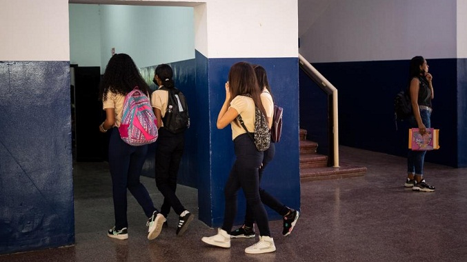 Cae en casi 200 mil el número de venezolanos escolarizados en 2022
