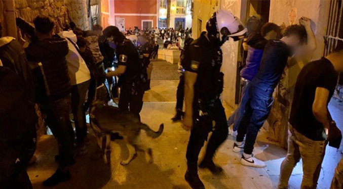 Tres muertos y 40 detenidos en una violenta noche de Halloween en España