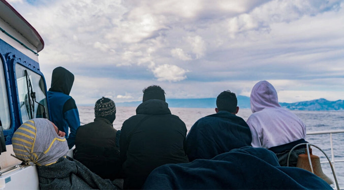 Un barco humanitario desembarca en Italia a los 89 migrantes rescatados