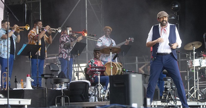 Suspenden concierto de Juan Luis Guerra en Lima por exceso de aforo