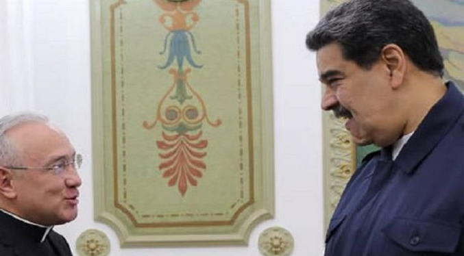 Maduro sostiene encuentro con un representante venezolano del Vaticano en Caracas