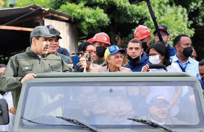 Maduro se solidariza con familiares de militares fallecidos en Amazonas