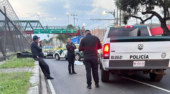 Mexicana muere al arrojarse de un taxi al huir de acoso