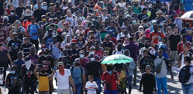 México niega permiso de tránsito a mil migrantes varados en la frontera sur