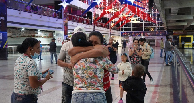 Regresan a Venezuela desde México 97 migrantes con el Plan Vuelta a la Patria
