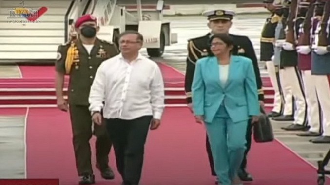 Gustavo Petro llega a Caracas (Video)