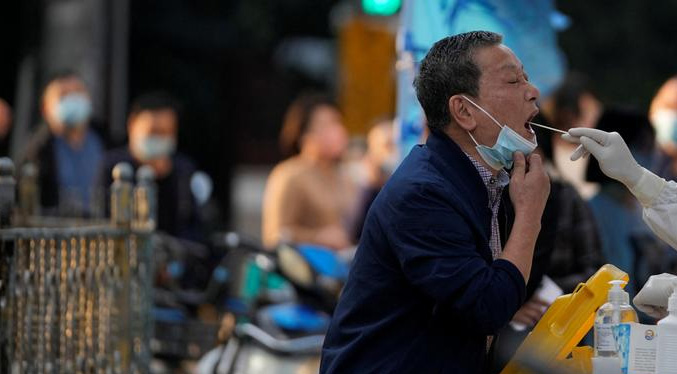 China ordena confinamiento en Zhengzhou tras violentas protestas