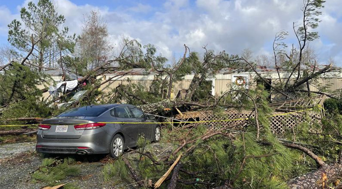 Tornados arrasan viviendas en el sur de EEUU