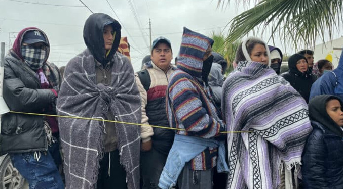 Mexicanos acogen a migrantes venezolanos varados en la frontera