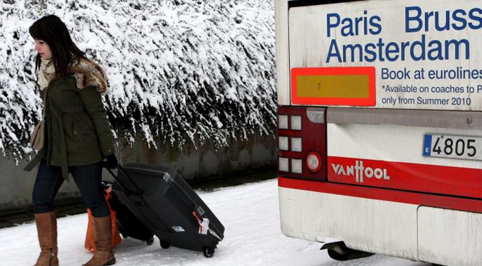 Bajas temperaturas obligan a cancelar vuelos en aeropuertos de París