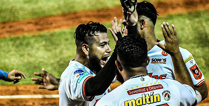 Tiburones y Águilas dividen en Maracaibo