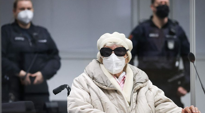 Condenan a una anciana por complicidad en más de 10 mil asesinatos en campo nazi