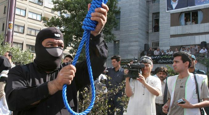 Italia indignada por el primer condenado a muerte por participar en las protestas en Irán