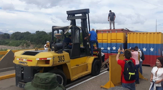 El Gobierno nacional retira los contenedores en la frontera con Colombia