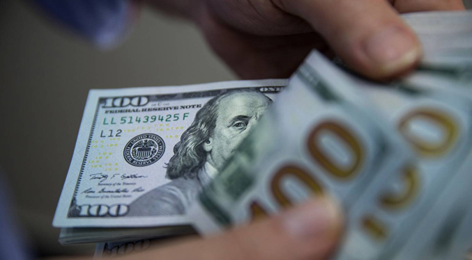 El dólar paralelo supera la barrera de los 19 bolívares