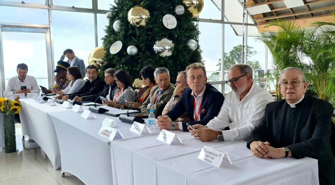 Gobierno colombiano y ELN terminan un primer ciclo de 21 días de negociaciones en Caracas