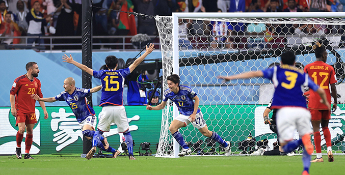 Japón sorprende al vencer a España para quedarse con el primer puesto