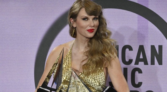 ‘Midnights’ de Taylor Swift encabeza la lista de álbumes de EEUU