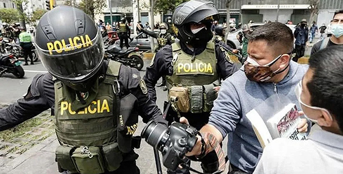 Periodistas denuncian agresiones de manifestantes pro- Castillo 
